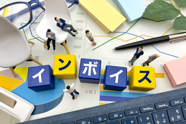 フリーランスエンジニアが長期間安定して活動するならインボイス登録が必要